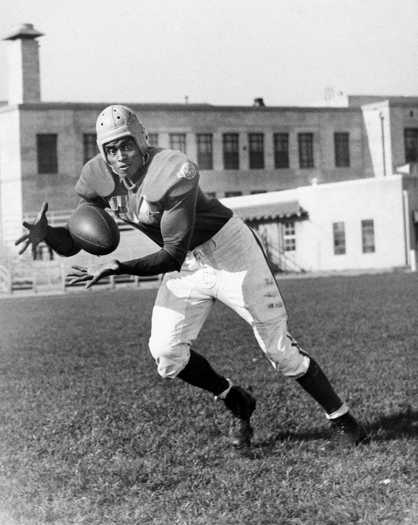 Woody Strode, end for the Los Angeles Rams, 1946. (AP Photo)