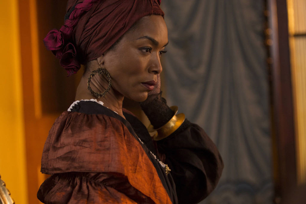 AMERICAN HORROR STORY: COVEN Bitchcraft - Episode 301 (Airs Wednesday, October 9, 10:00 PM e/p) --Pictured: Angela Bassett as Marie Laveau -- CR. Michele K. Short/FX
